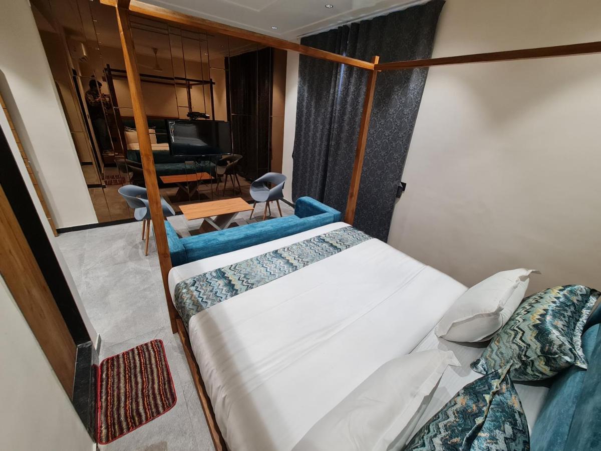 Hotel Nova Palm ราชโกฎิ ภายนอก รูปภาพ