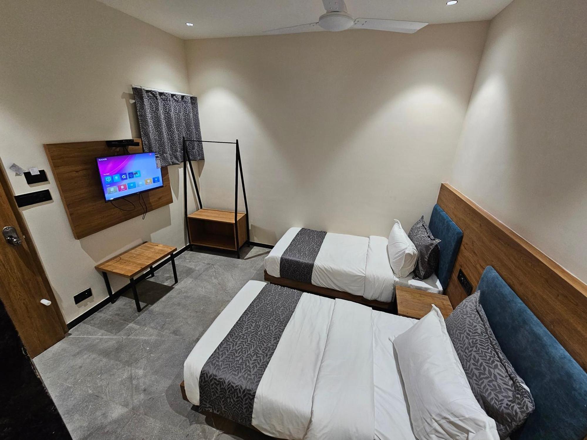 Hotel Nova Palm ราชโกฎิ ภายนอก รูปภาพ