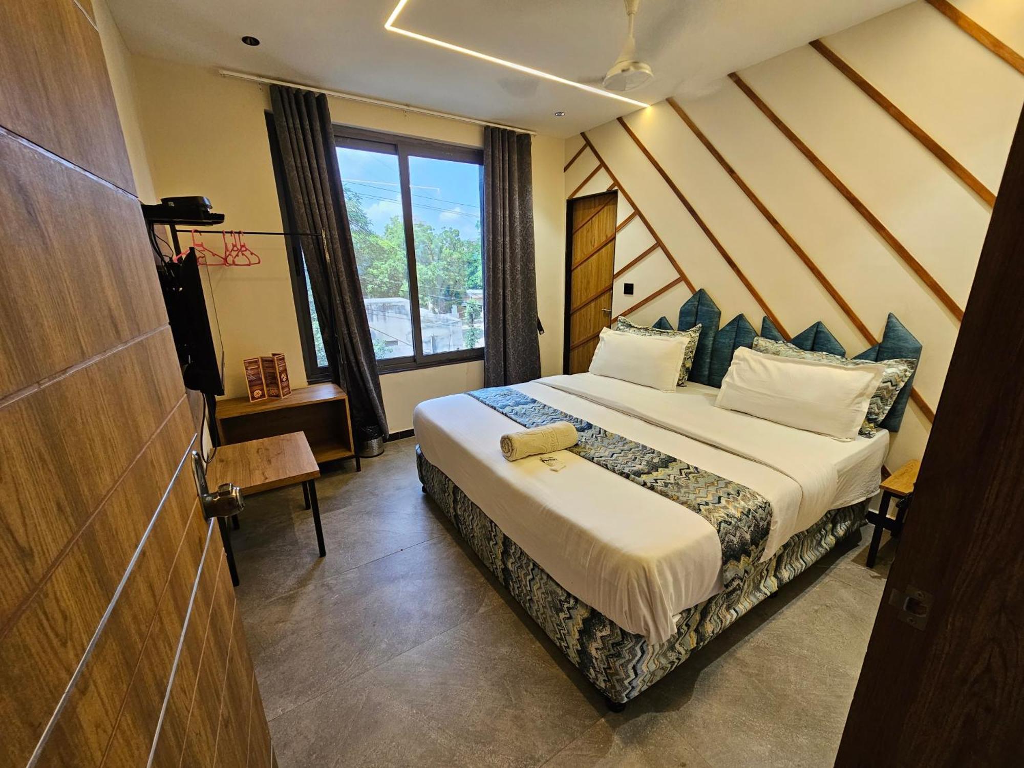 Hotel Nova Palm ราชโกฎิ ภายนอก รูปภาพ